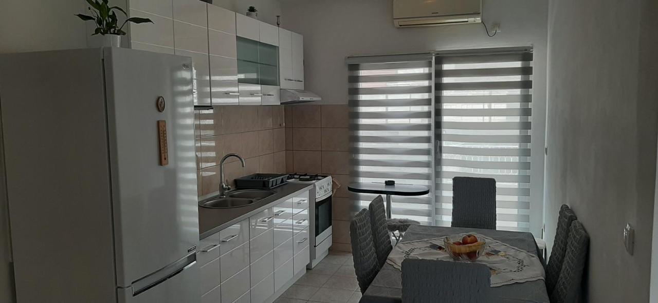 Apartment Biskupovic Dugi Rat Exterior photo